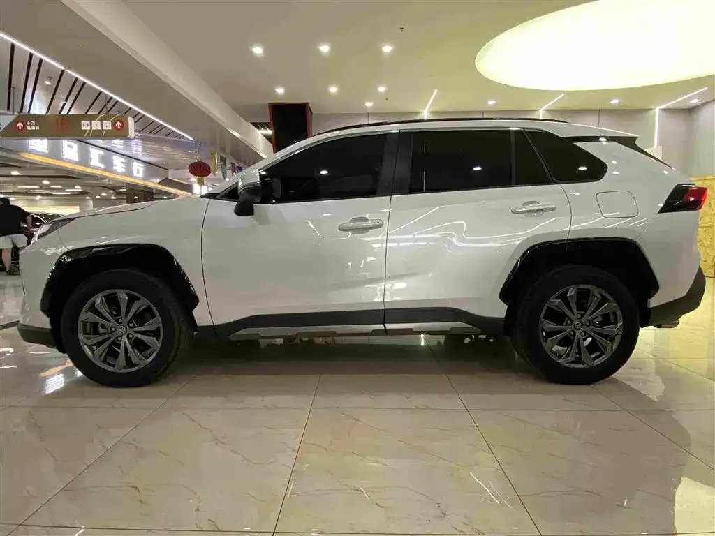 Toyota RAV4 — фото 2