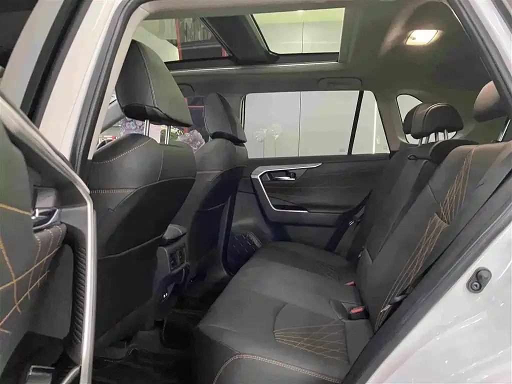 Toyota RAV4 — фото 3