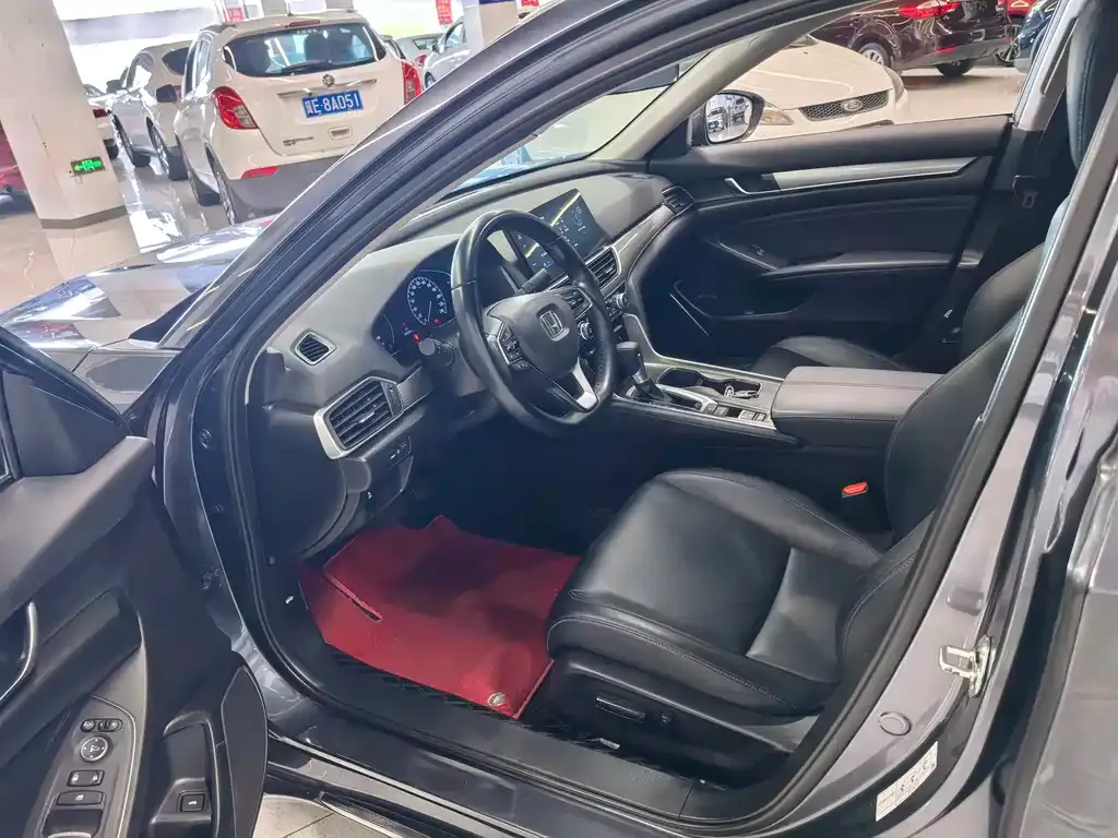 Honda Accord — фото 10