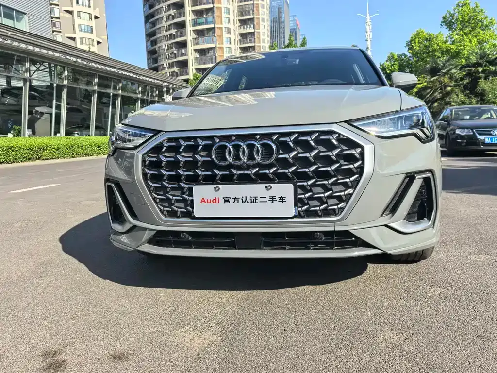 Audi Q3 — фото 10