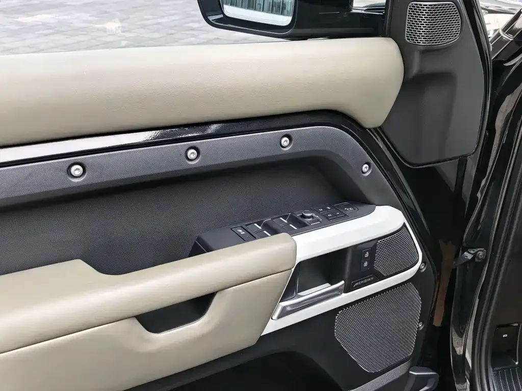 Land Rover Defender — фото 4