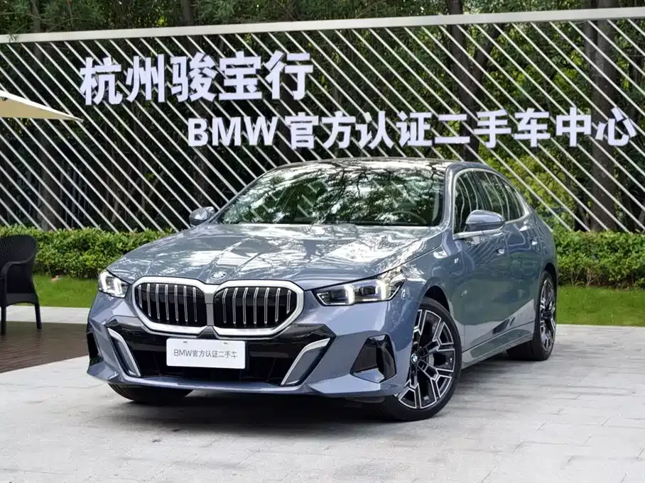 BMW 5 Series — фото 1