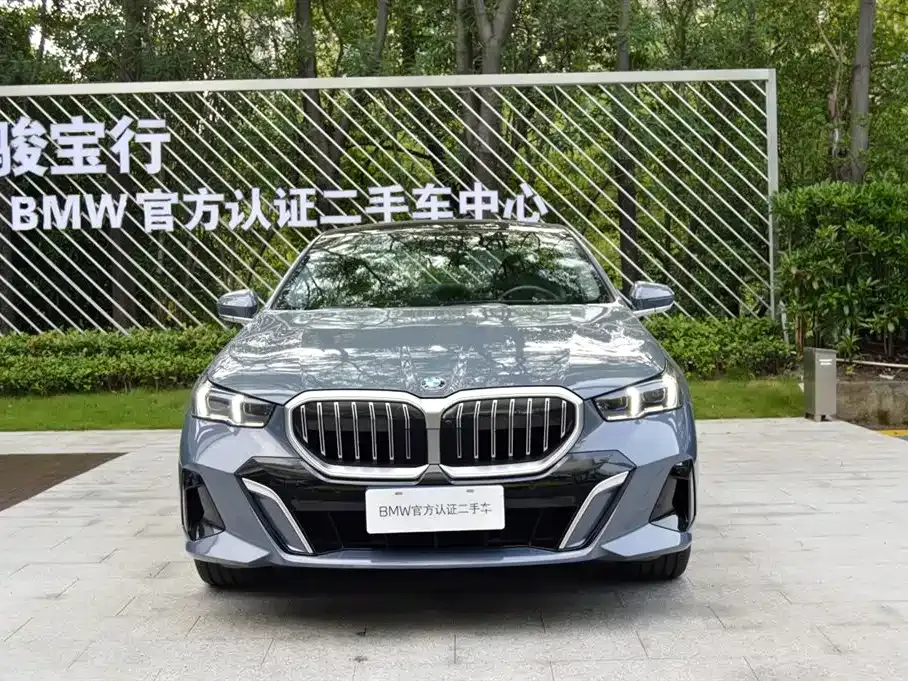 BMW 5 Series — фото 10
