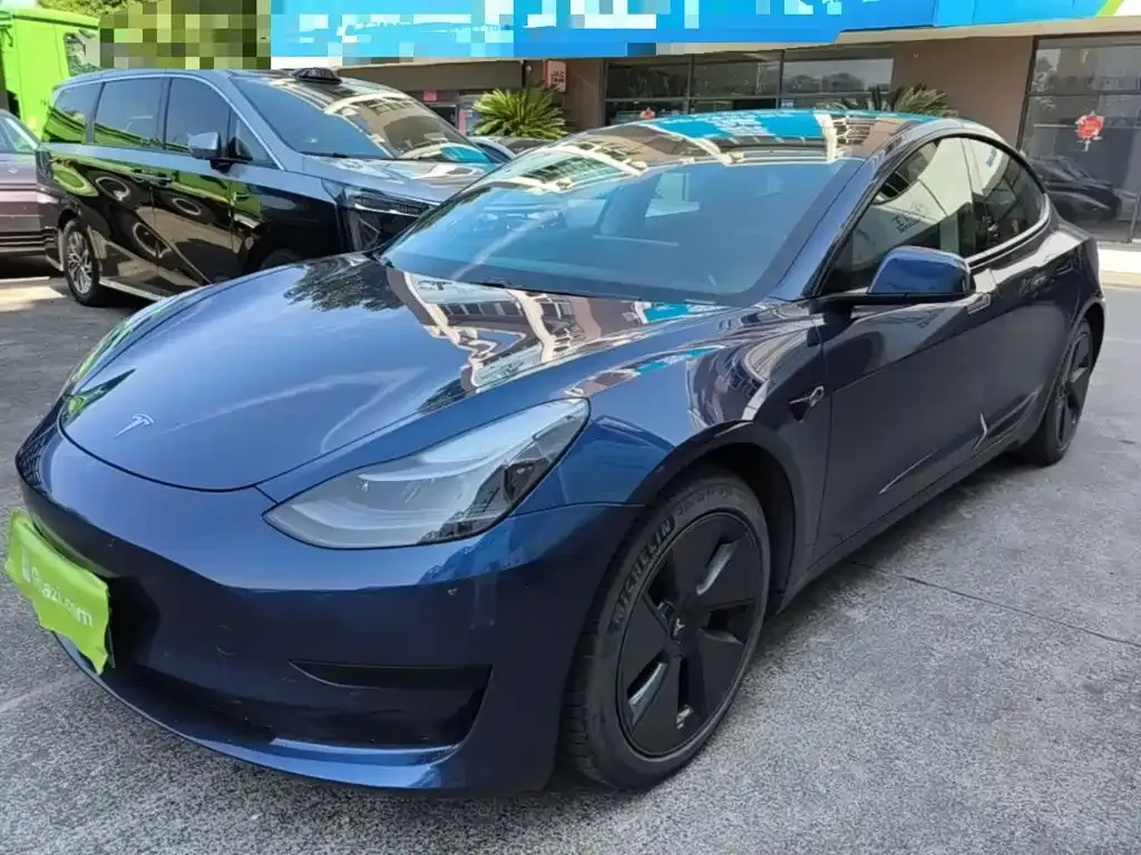 Tesla Model 3 — фото 1