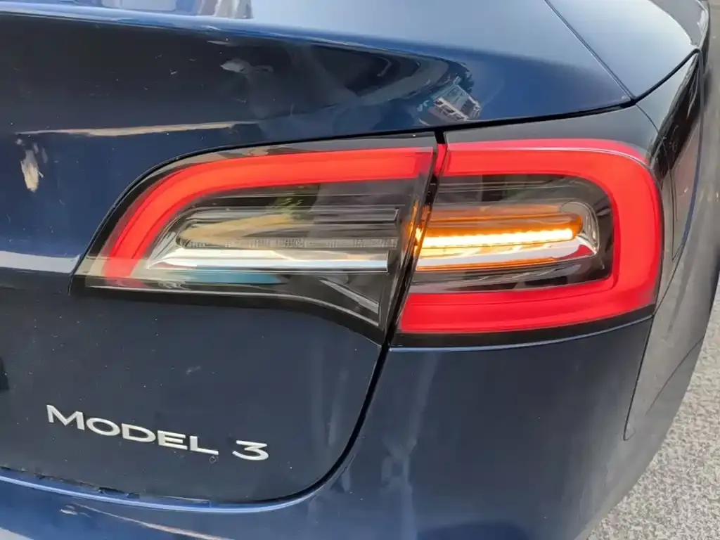 Tesla Model 3 — фото 2