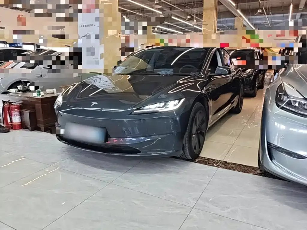 Tesla Model 3 — фото 1