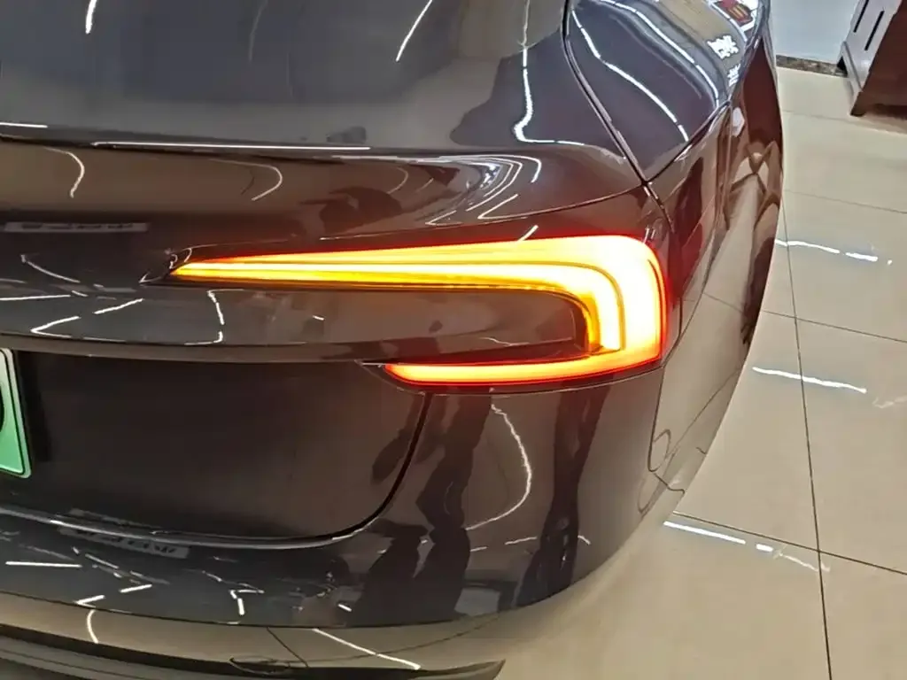 Tesla Model 3 — фото 3