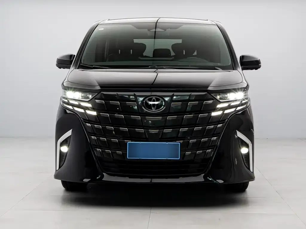 Toyota Alphard — фото 1