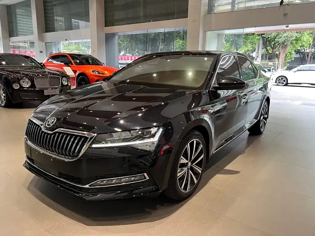 Skoda Superb — фото 1