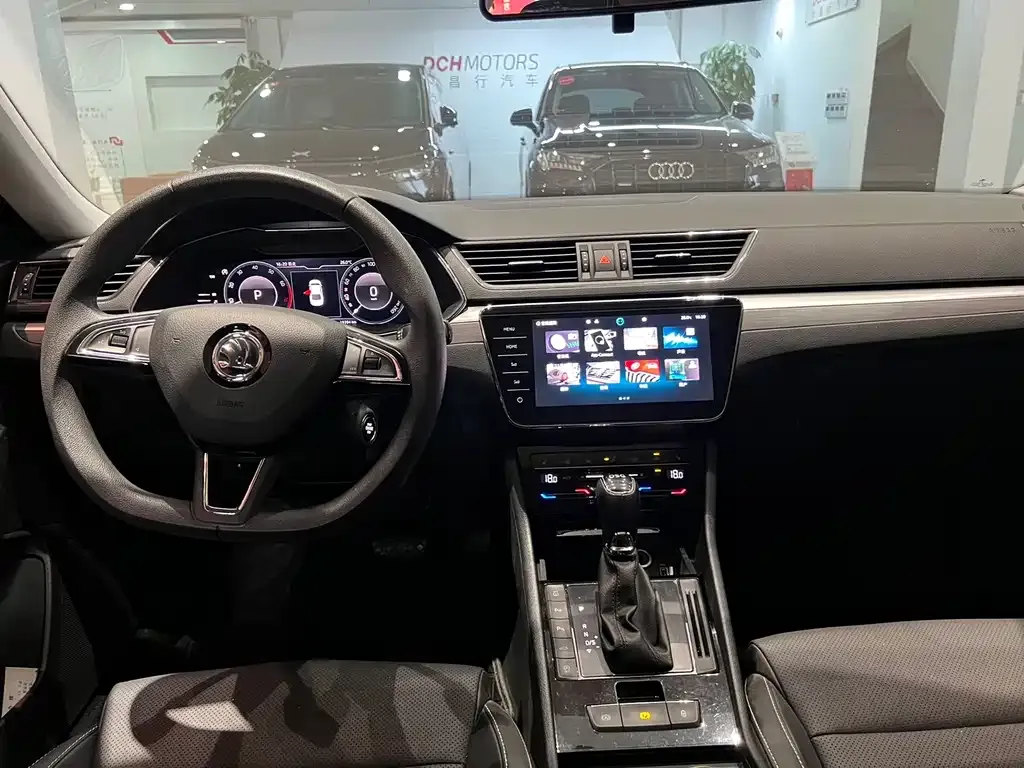 Skoda Superb — фото 9