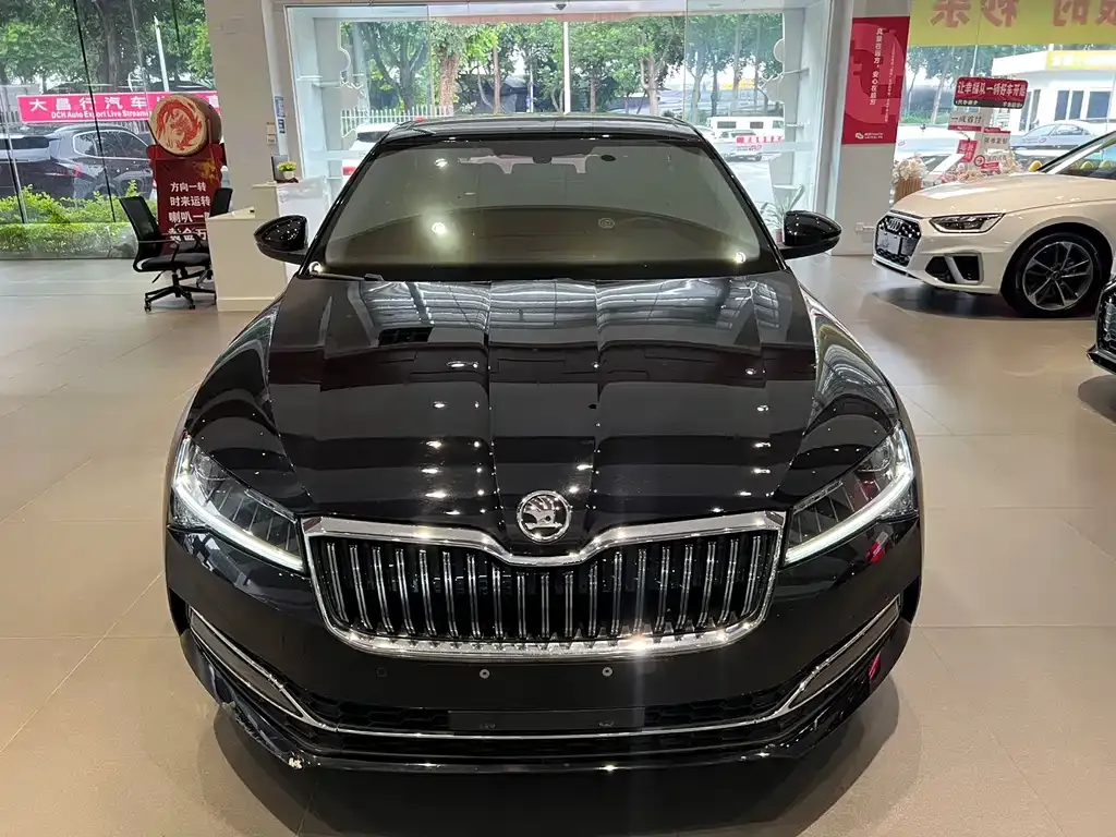 Skoda Superb — фото 2
