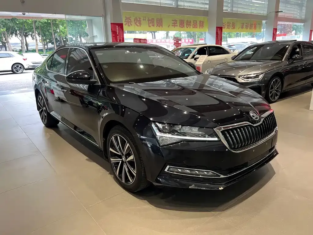 Skoda Superb — фото 8