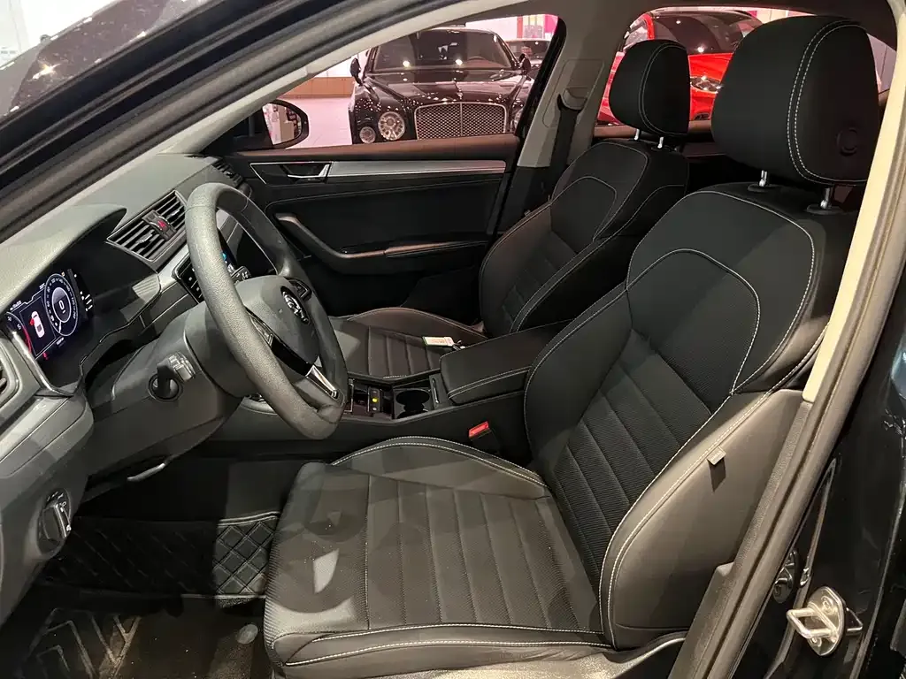 Skoda Superb — фото 5