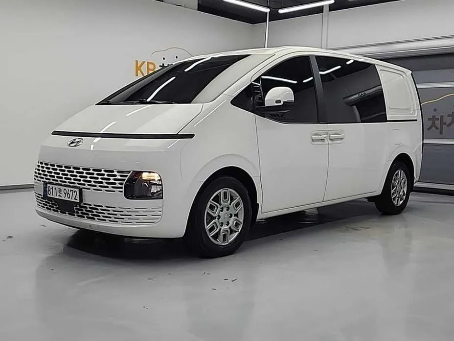 Hyundai Staria