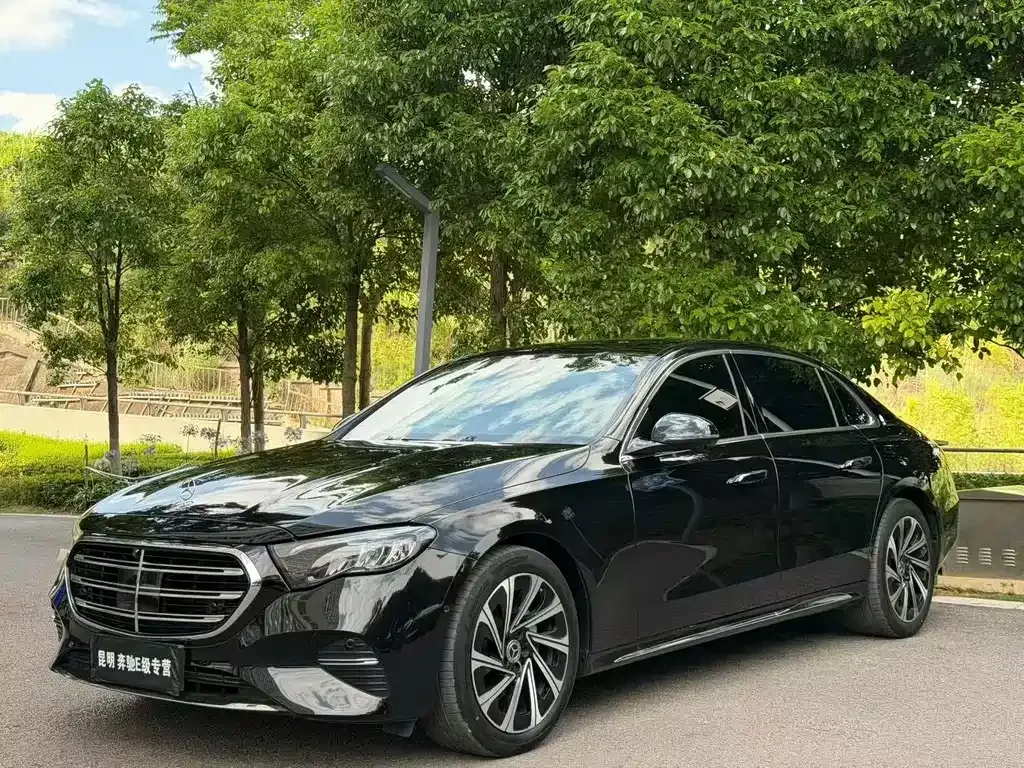 Mercedes-Benz E-Class — фото 1