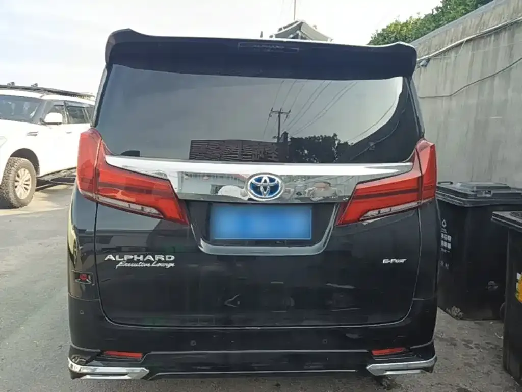 Toyota Vellfire — фото 2