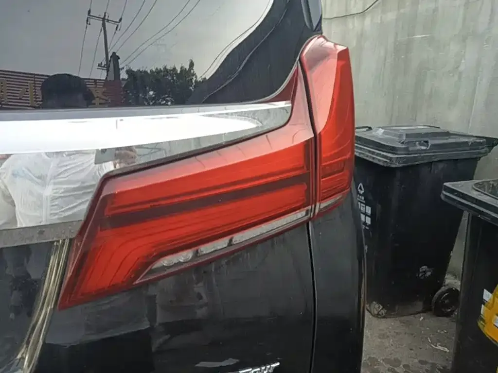 Toyota Vellfire — фото 9