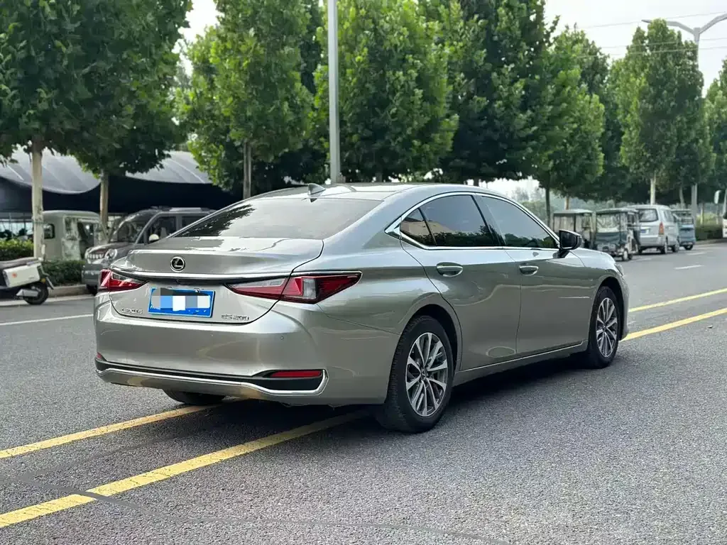 Lexus ES — фото 9