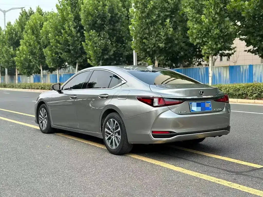 Lexus ES — фото 8