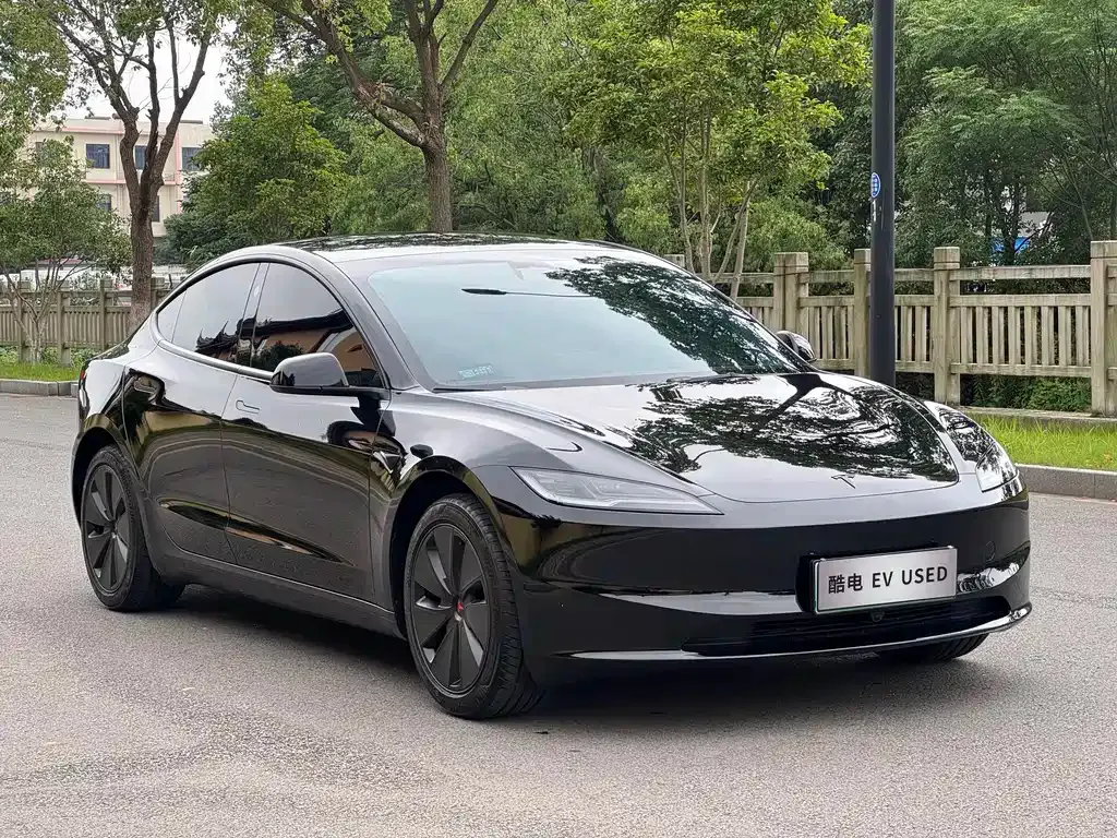 Tesla Model 3 — фото 1
