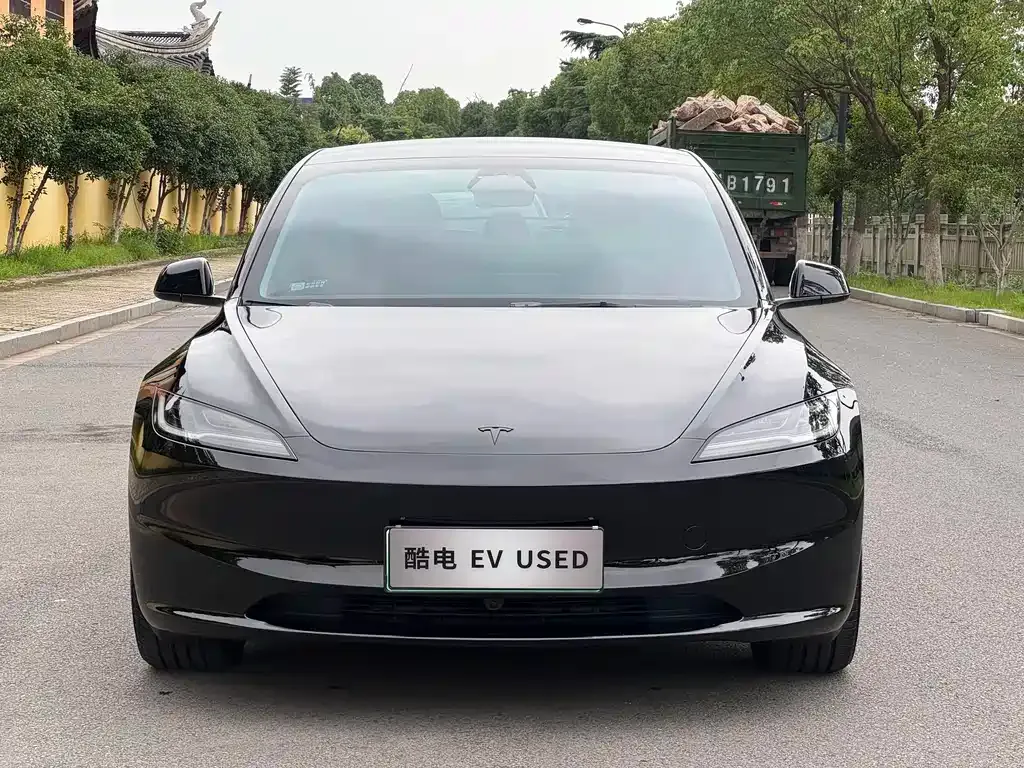 Tesla Model 3 — фото 9