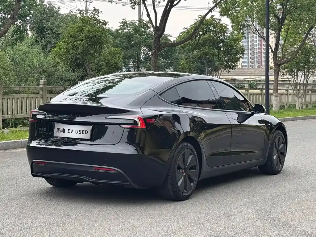 Tesla Model 3 — фото 10