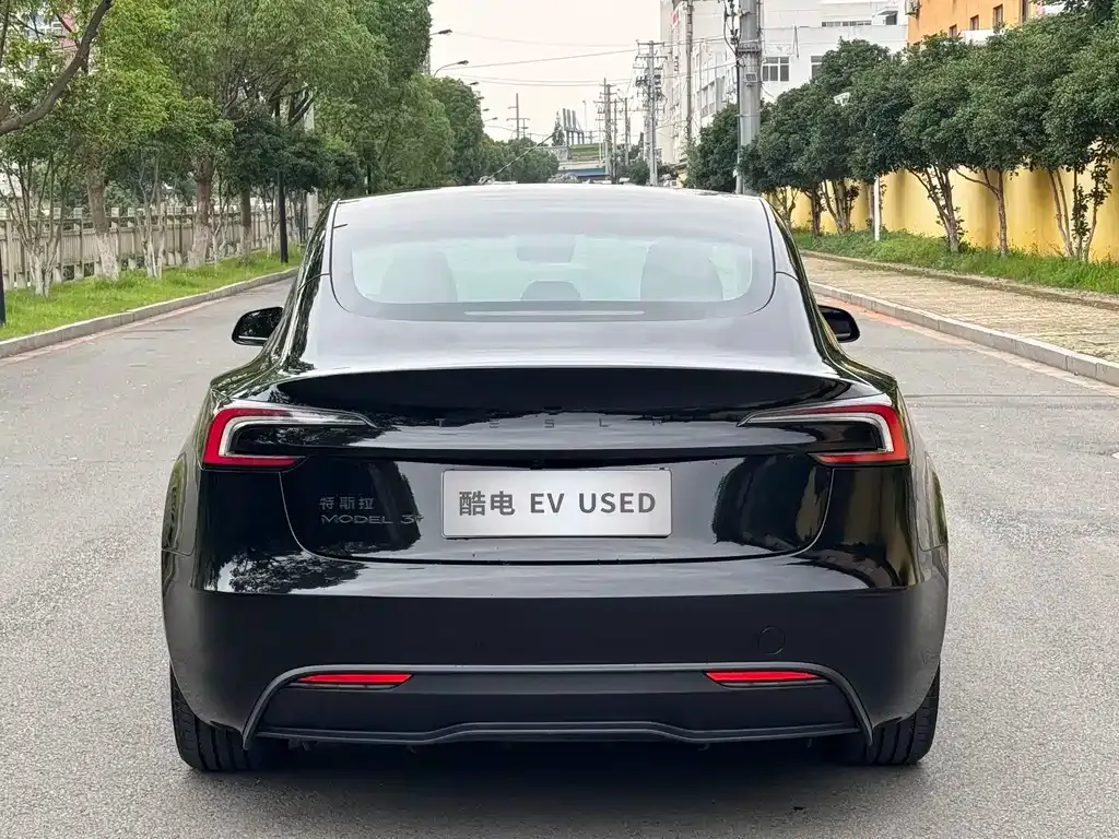 Tesla Model 3 — фото 7