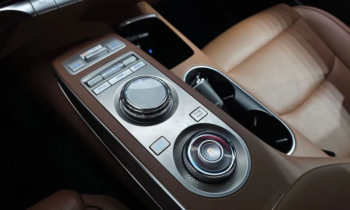 Genesis GV70 — фото 10