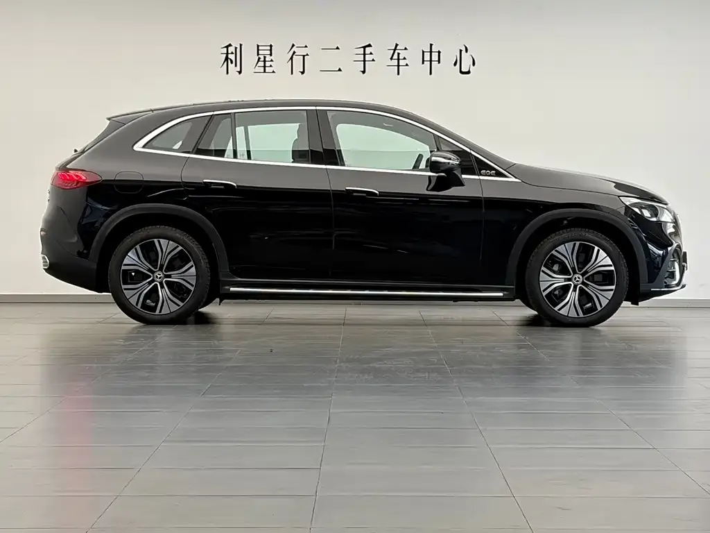 Mercedes-Benz EQE SUV — фото 10