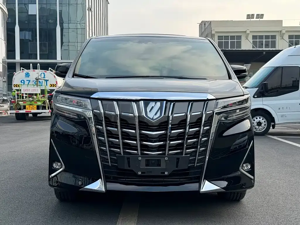 Toyota Alphard — фото 4