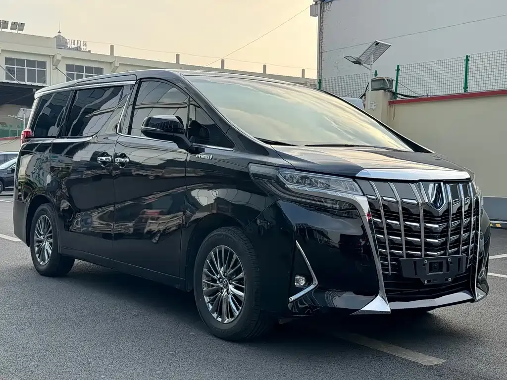 Toyota Alphard — фото 5