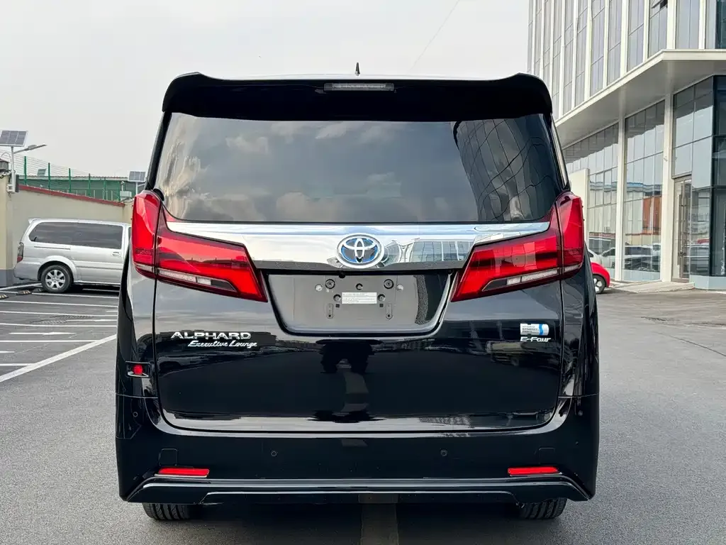 Toyota Alphard — фото 6