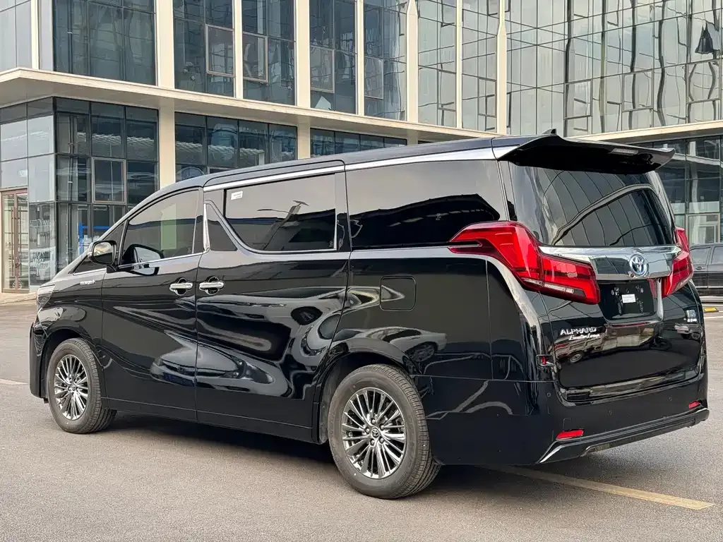 Toyota Alphard — фото 7