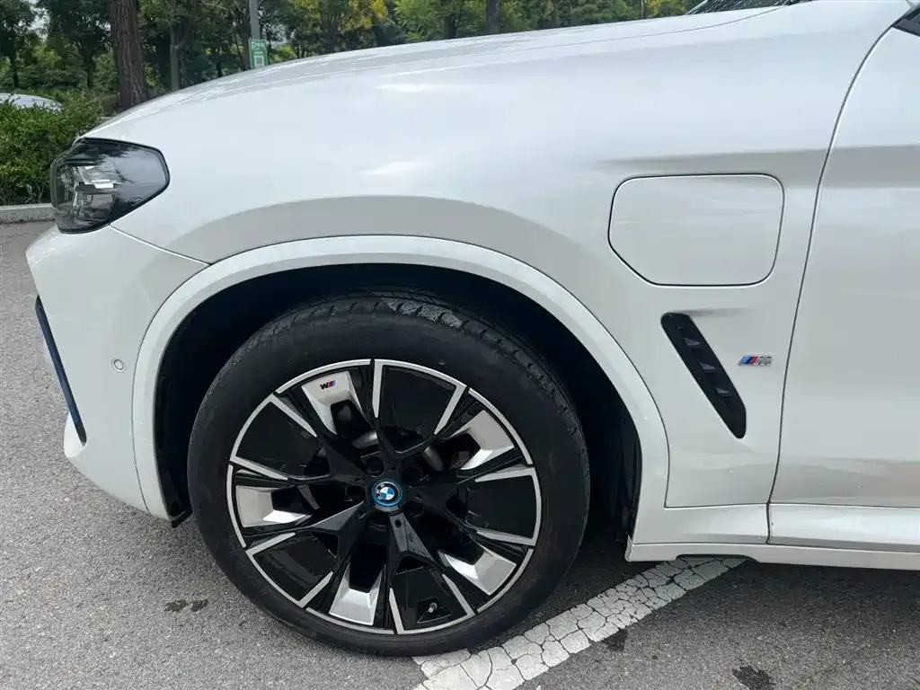 BMW iX3 — фото 2