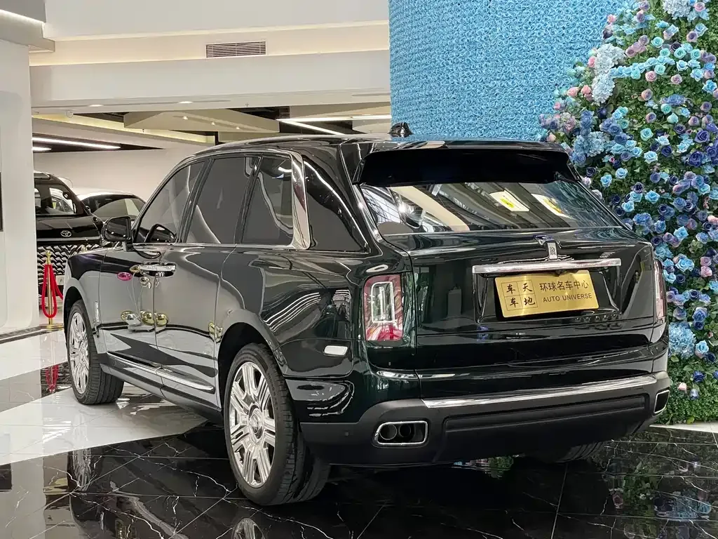 Rolls-Royce Cullinan — фото 10