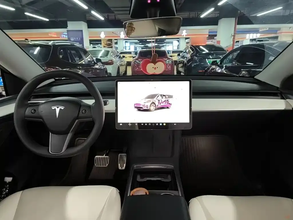 Tesla Model Y — фото 4