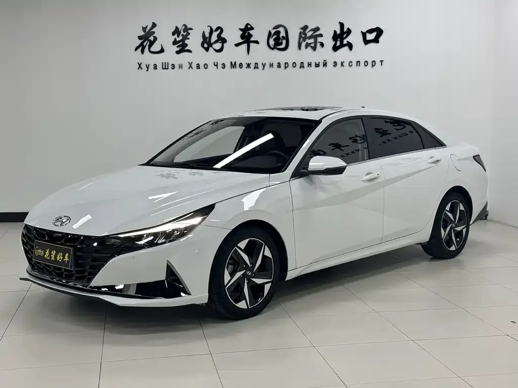 Hyundai Elantra — фото 1