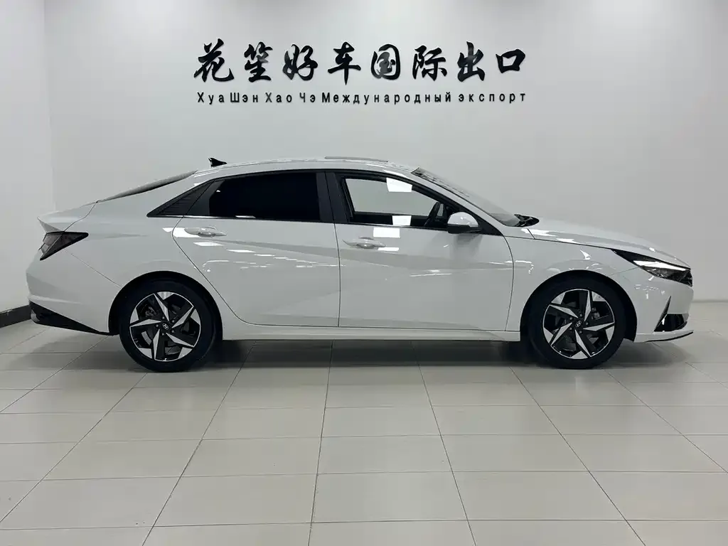 Hyundai Elantra — фото 3