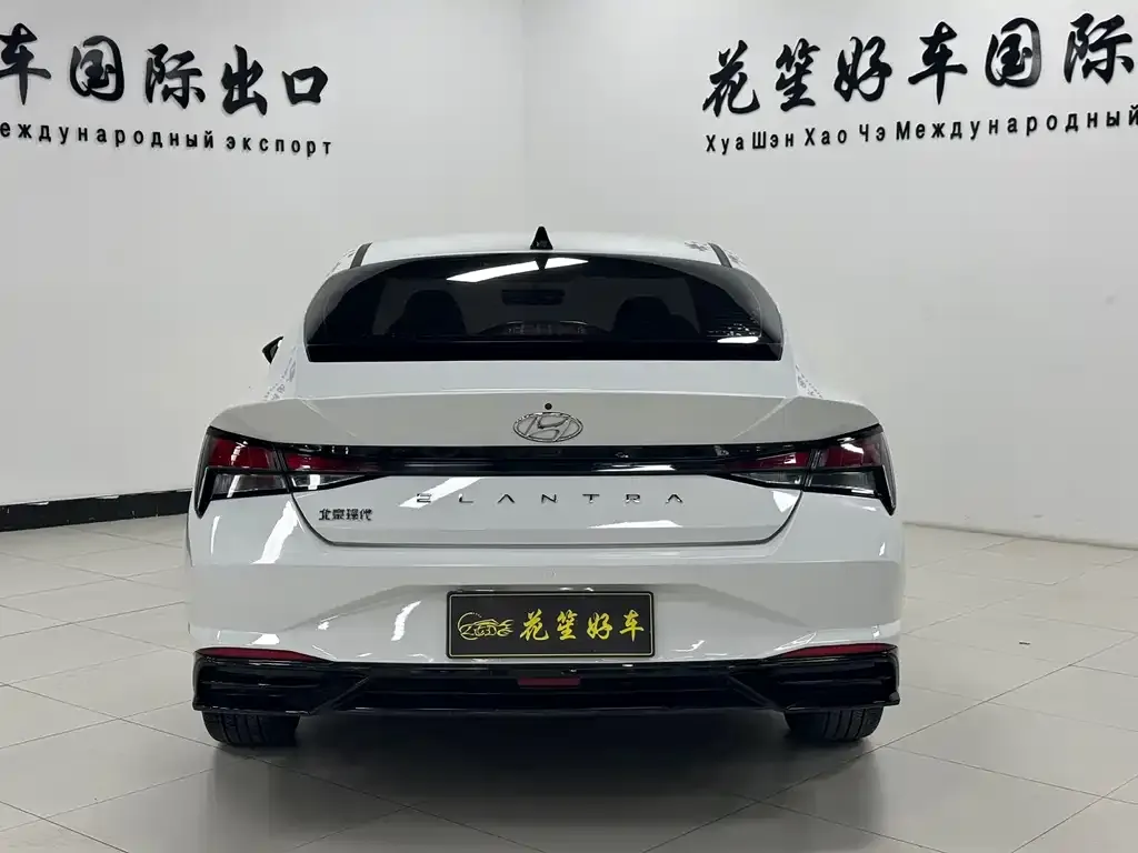Hyundai Elantra — фото 2