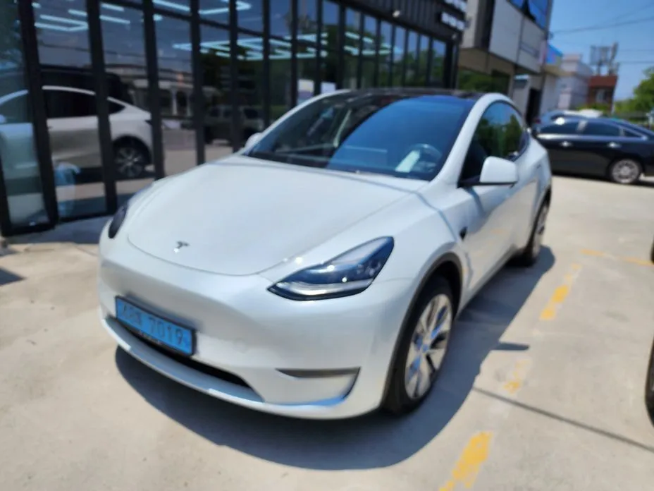 Tesla Model Y — фото 1