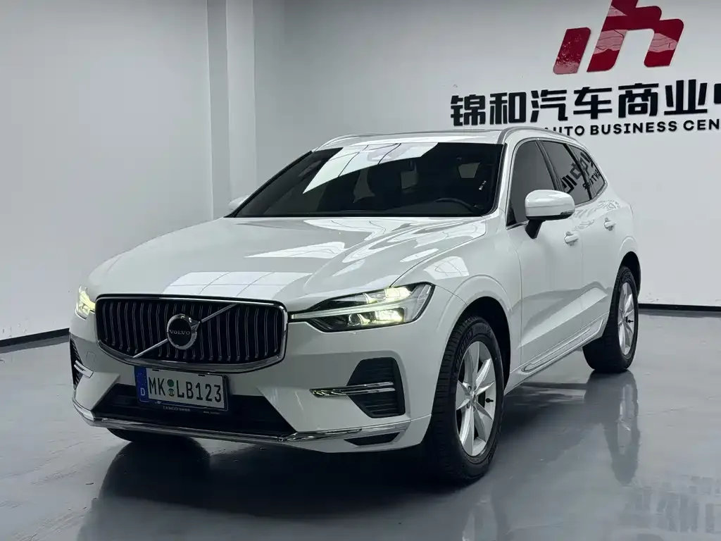 Volvo XC60 — фото 1