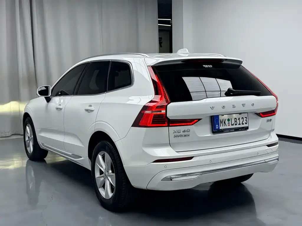 Volvo XC60 — фото 9