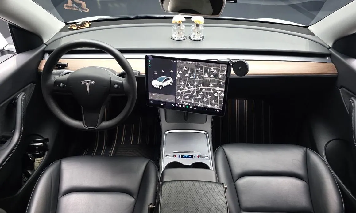 Tesla Model Y — фото 9