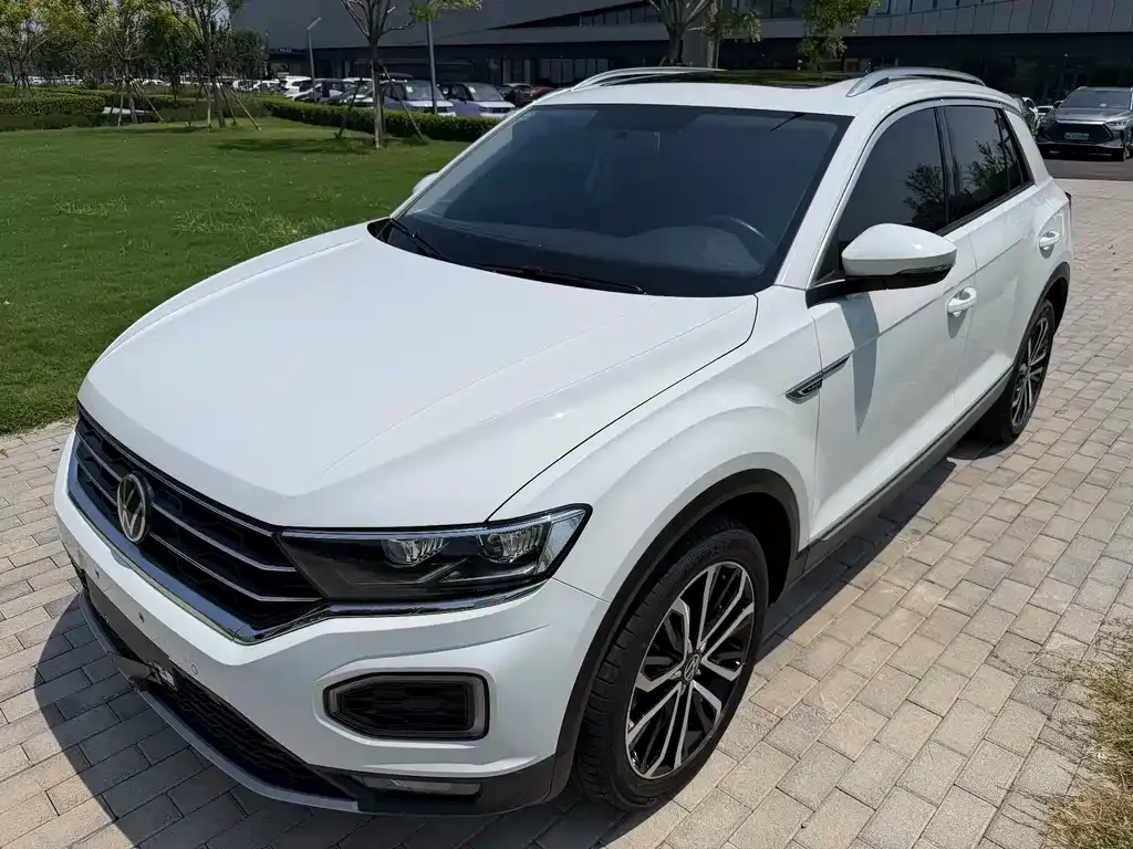 Volkswagen T-Roc — фото 1
