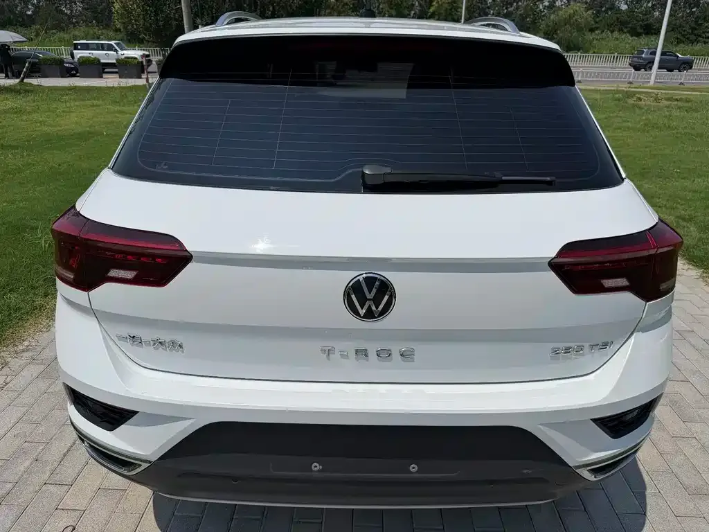 Volkswagen T-Roc — фото 8