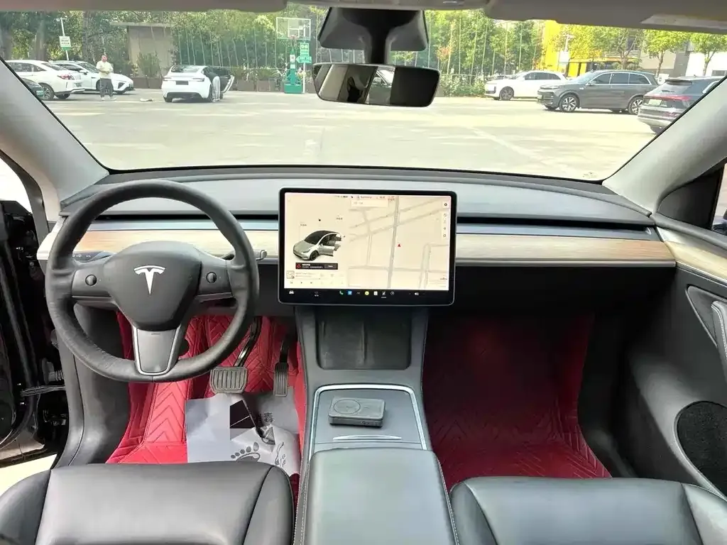 Tesla Model Y — фото 9