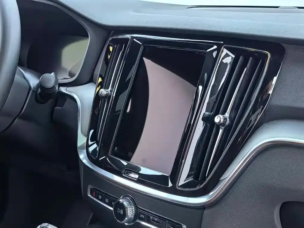 Volvo S60 — фото 10