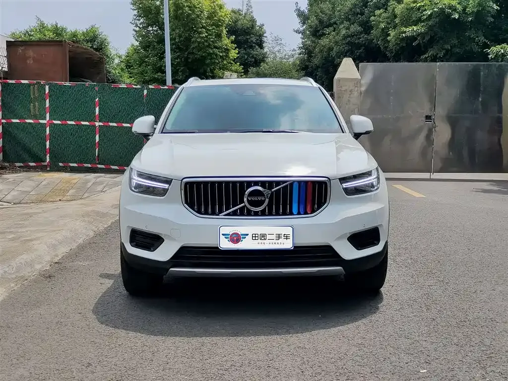 Volvo XC40 — фото 7