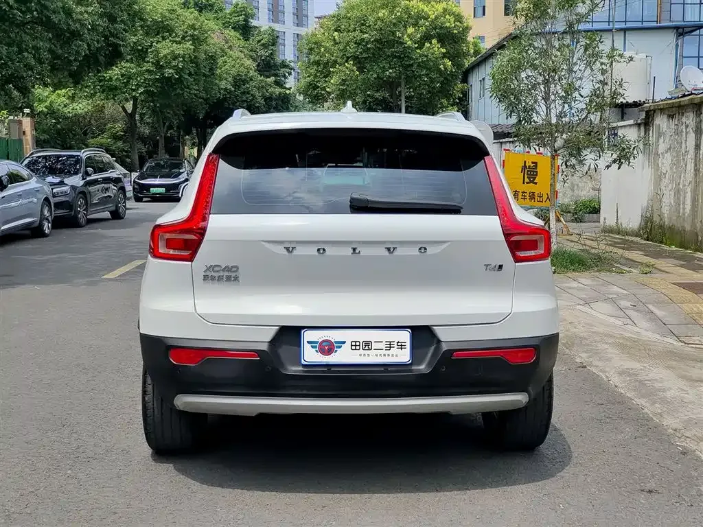 Volvo XC40 — фото 8