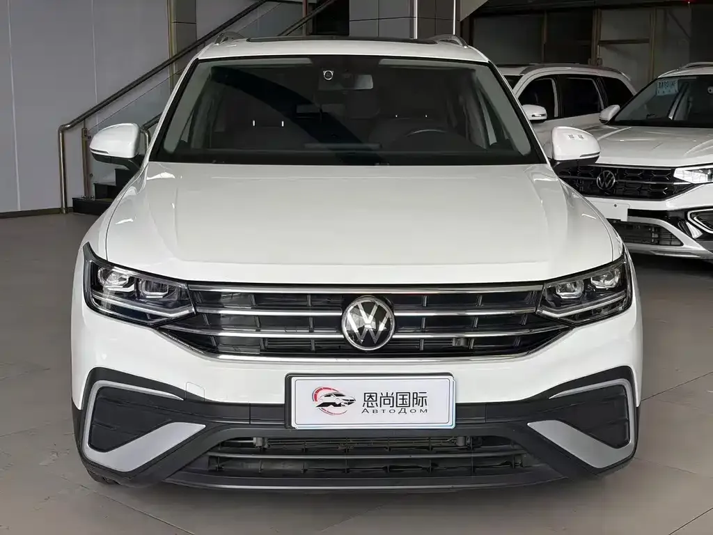 Volkswagen Tiguan L — фото 7